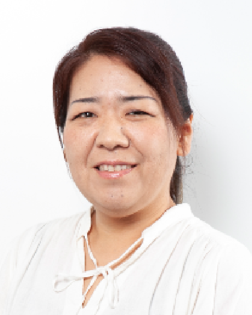 喜舎場　信江 氏